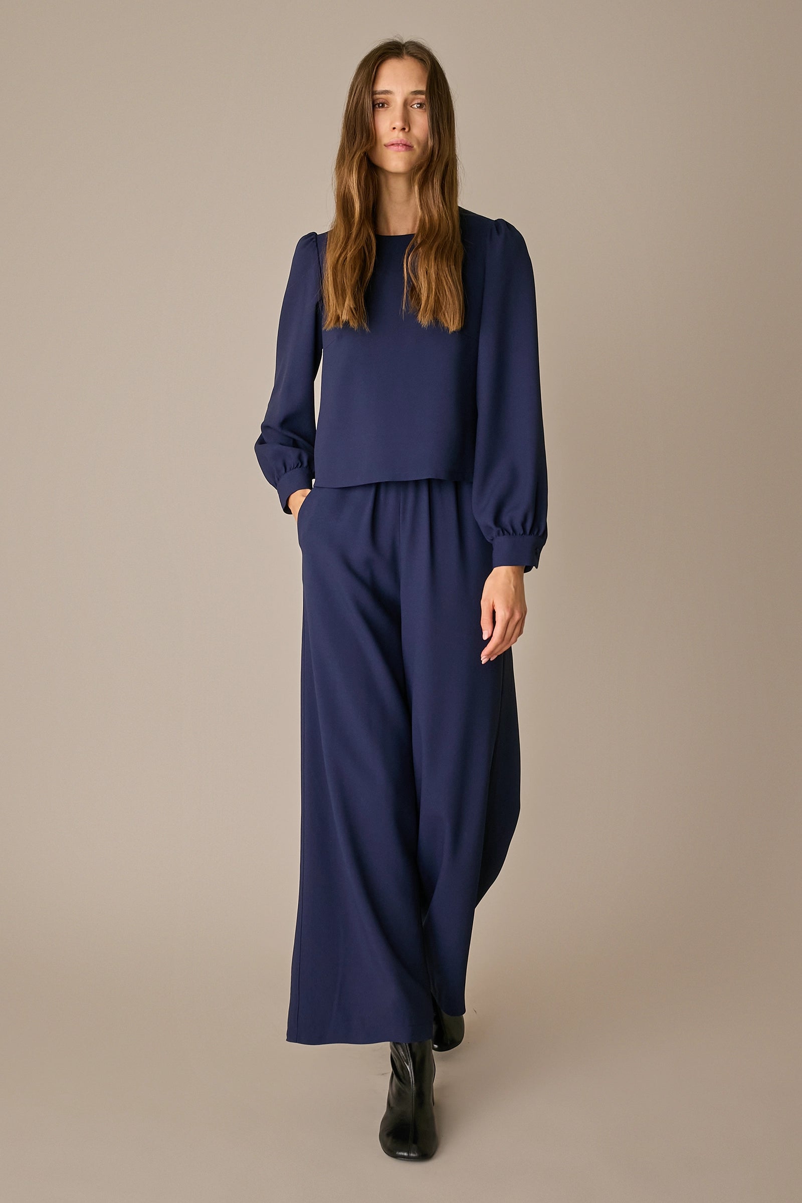 Blusa in crêpe con maniche lunghe