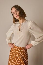 Silk blouse with pussy bow and lace 