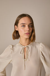Silk blouse with pussy bow and lace 