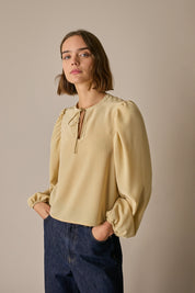 Silk blouse with pussy bow and lace 
