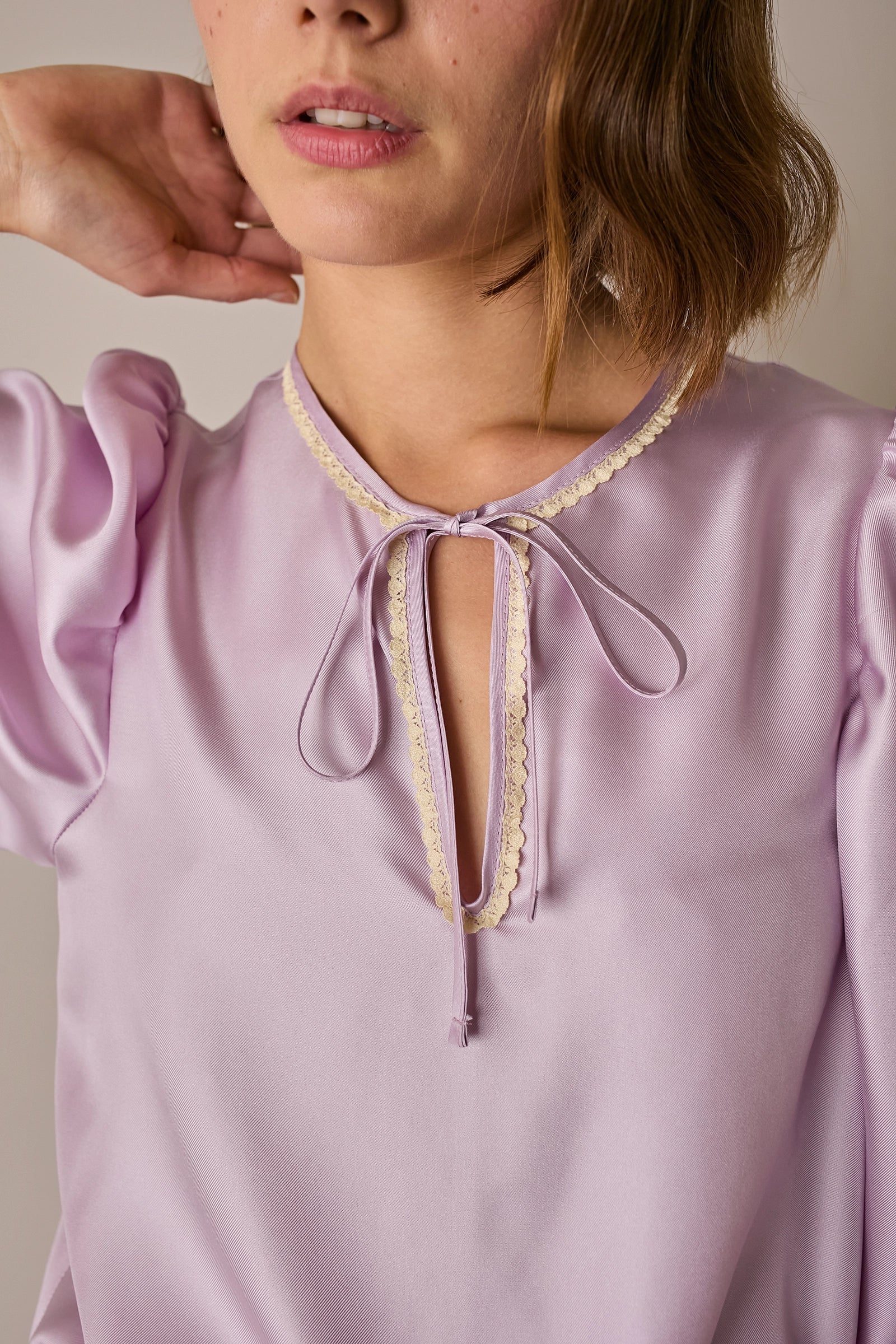 Silk blouse with pussy bow and lace 