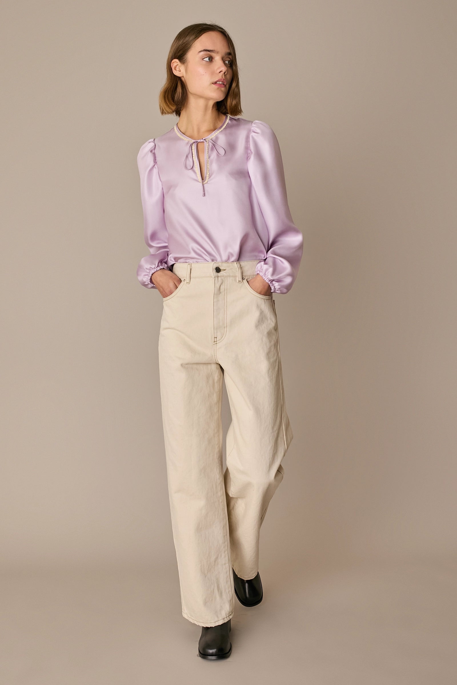 Silk blouse with pussy bow and lace 