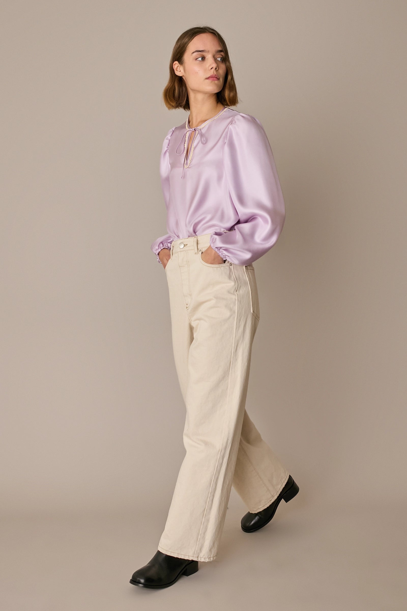 Silk blouse with pussy bow and lace 