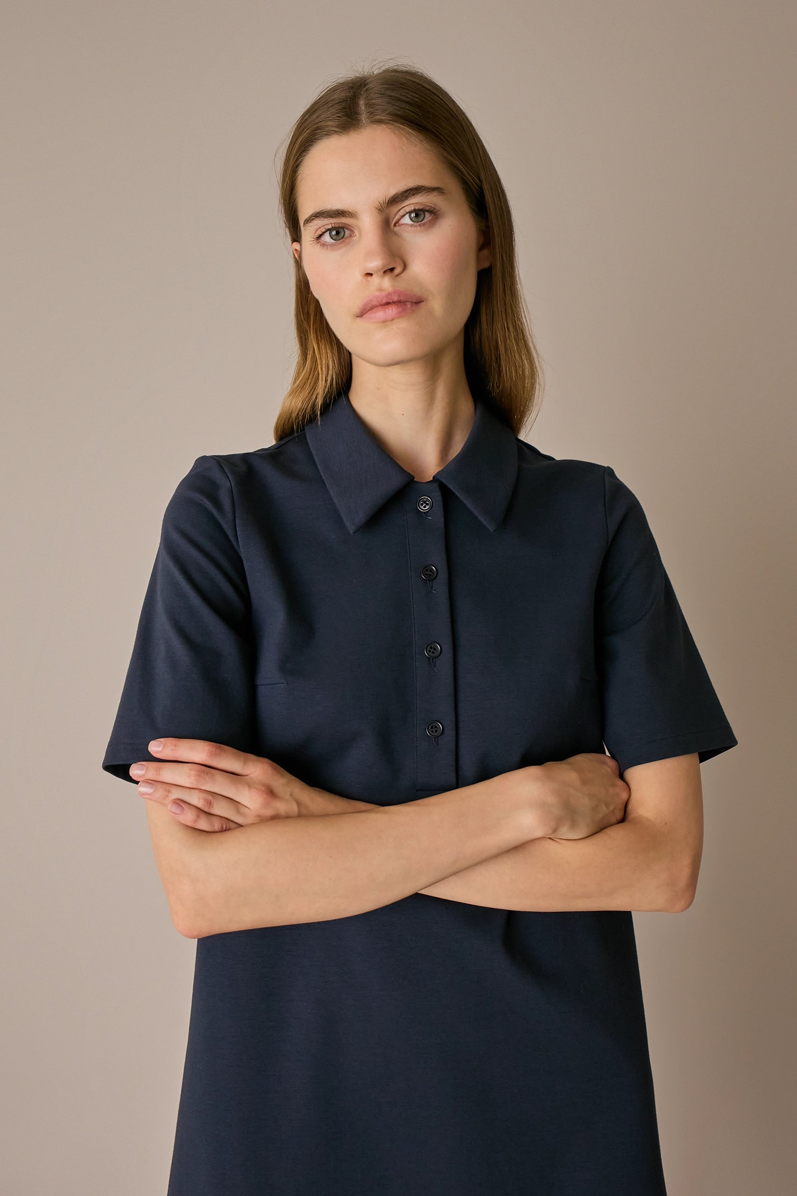 Abito polo in jersey di cotone blu navy, colletto a polo e mezze maniche
