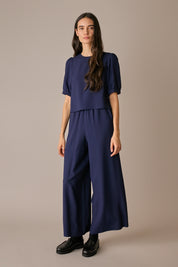 pantaloni in crêpe con vita elastica blu navy, gamba ampia e fluida
