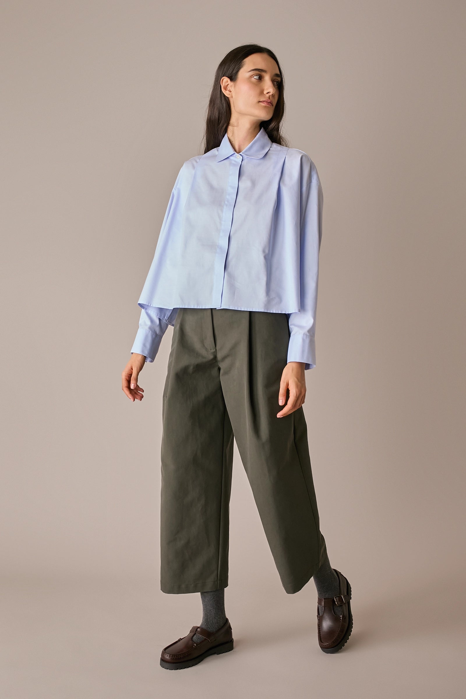 pantaloni in cotone con pinces, gamba dritta e ampia, bosco