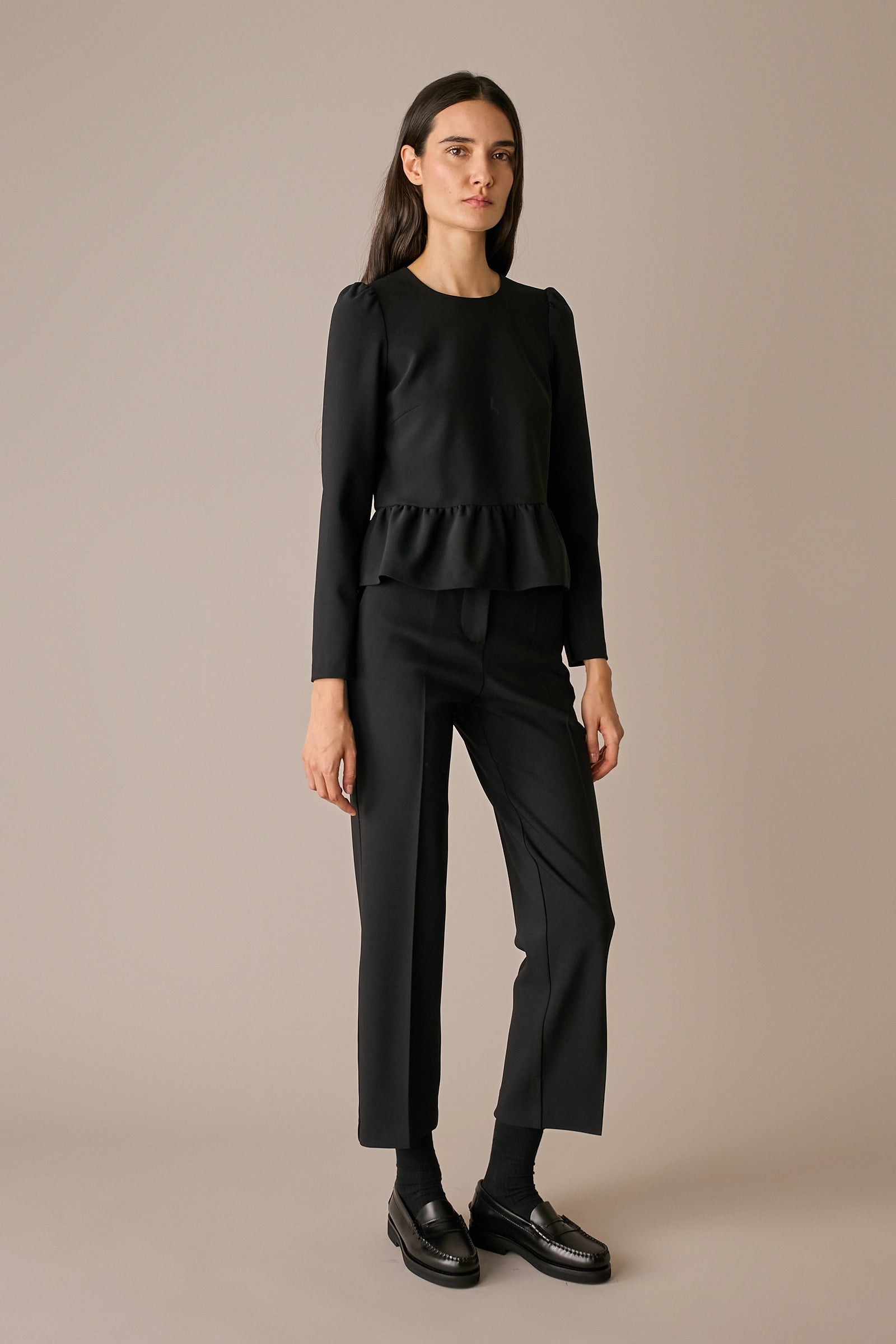Completo elegante nero da donna