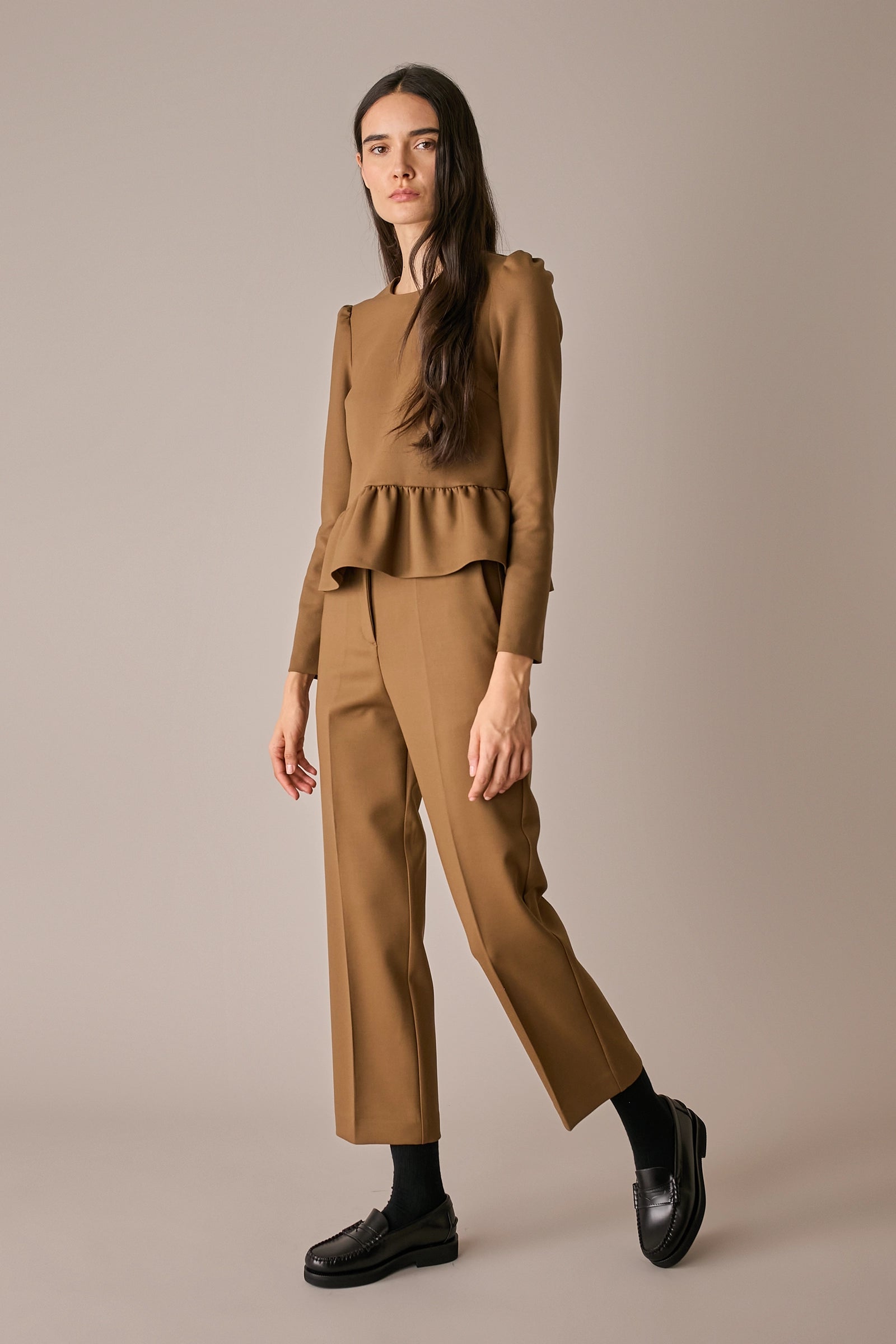 Completo elegante in lana da donna