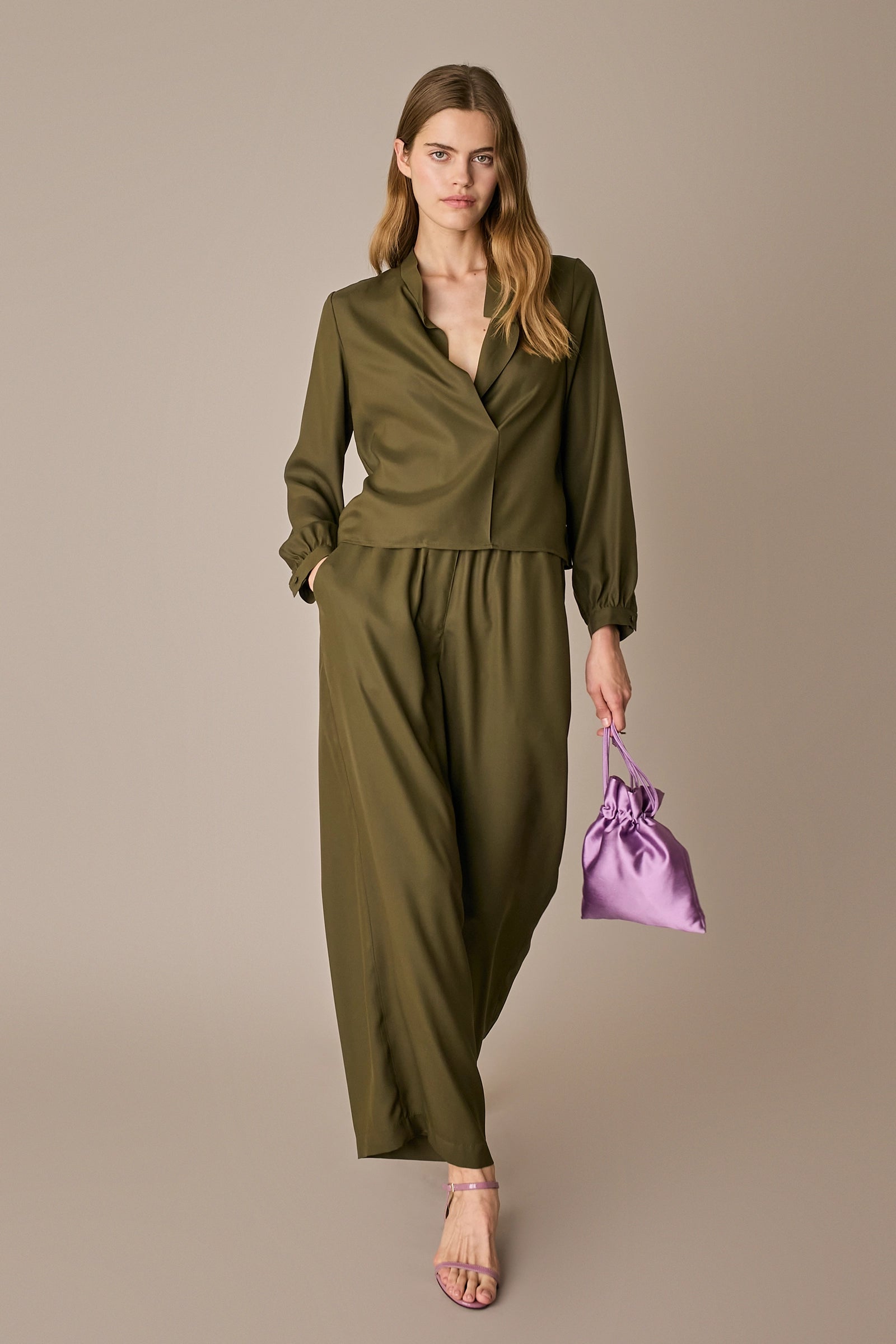 Pantaloni in seta con elastico in vita
