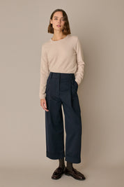 Pantaloni con piega e risvolto