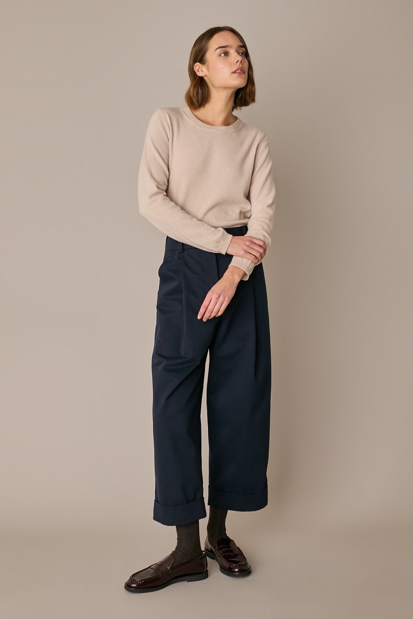 Pantaloni con piega e risvolto