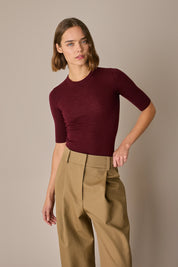 Pantaloni con piega e risvolto