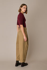 Pantaloni con piega e risvolto