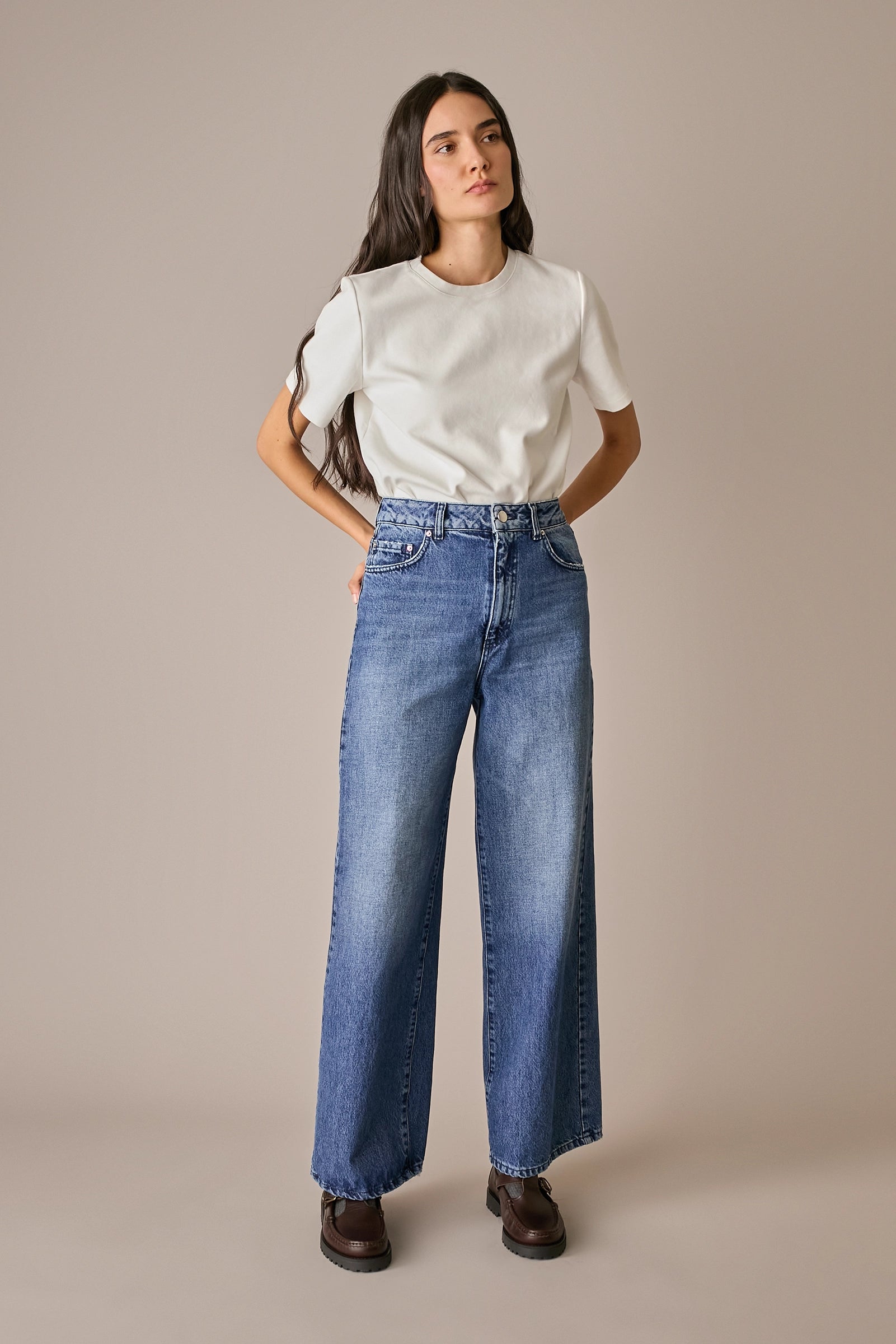 jeans 5 tasche 90s in denim di cotone, chiusura con cerniera, bottone e passanti per cintura