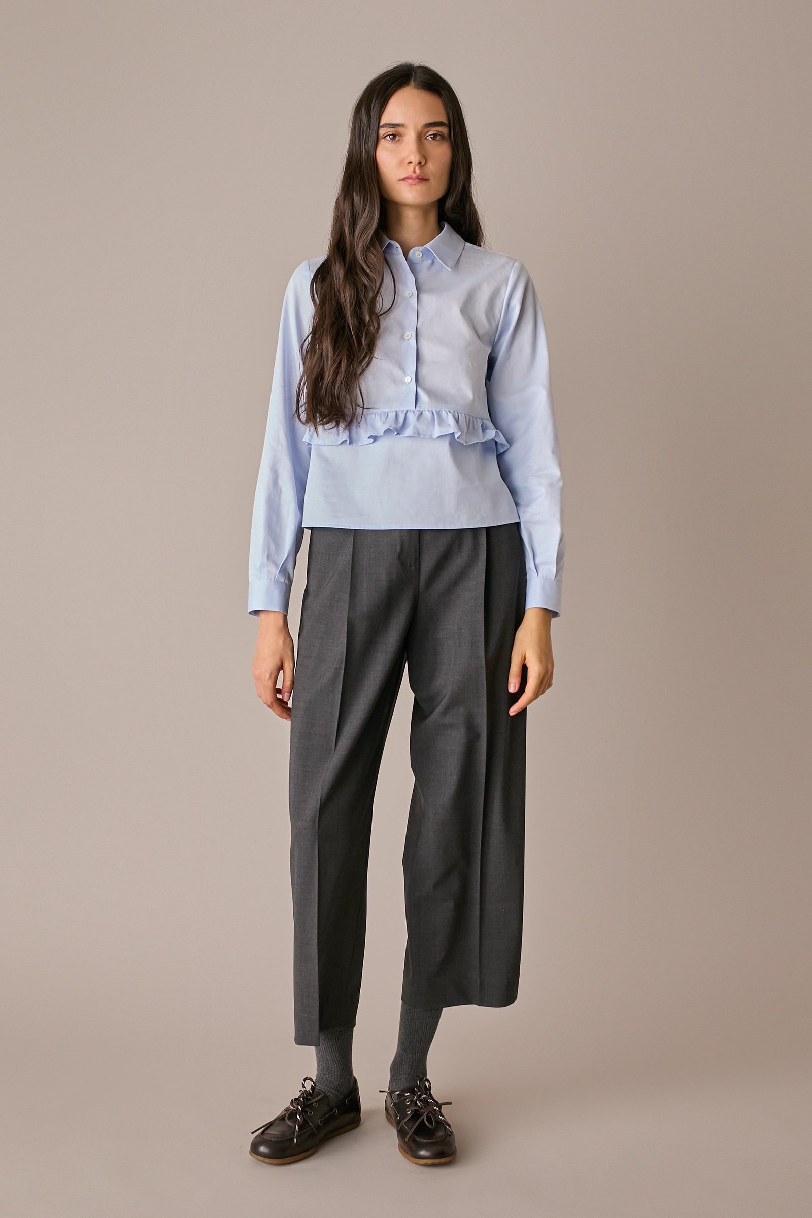 pantaloni in lana con vita elastica grigio scuro, modello a gamba dritta