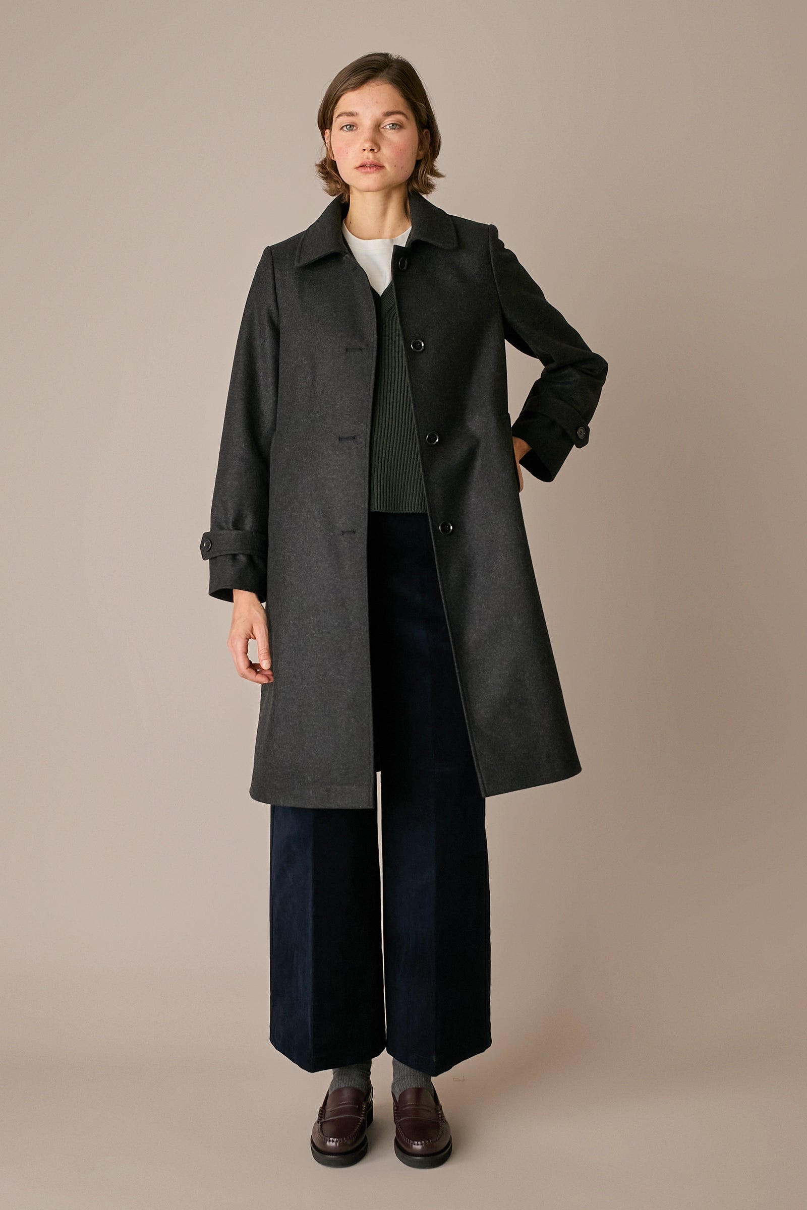 cappotto in puro cashmere, abbottonatura monopetto, grigio scuro