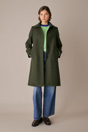 cappotto in lana vergine verde bosco, abbottonatura frontale monopetto