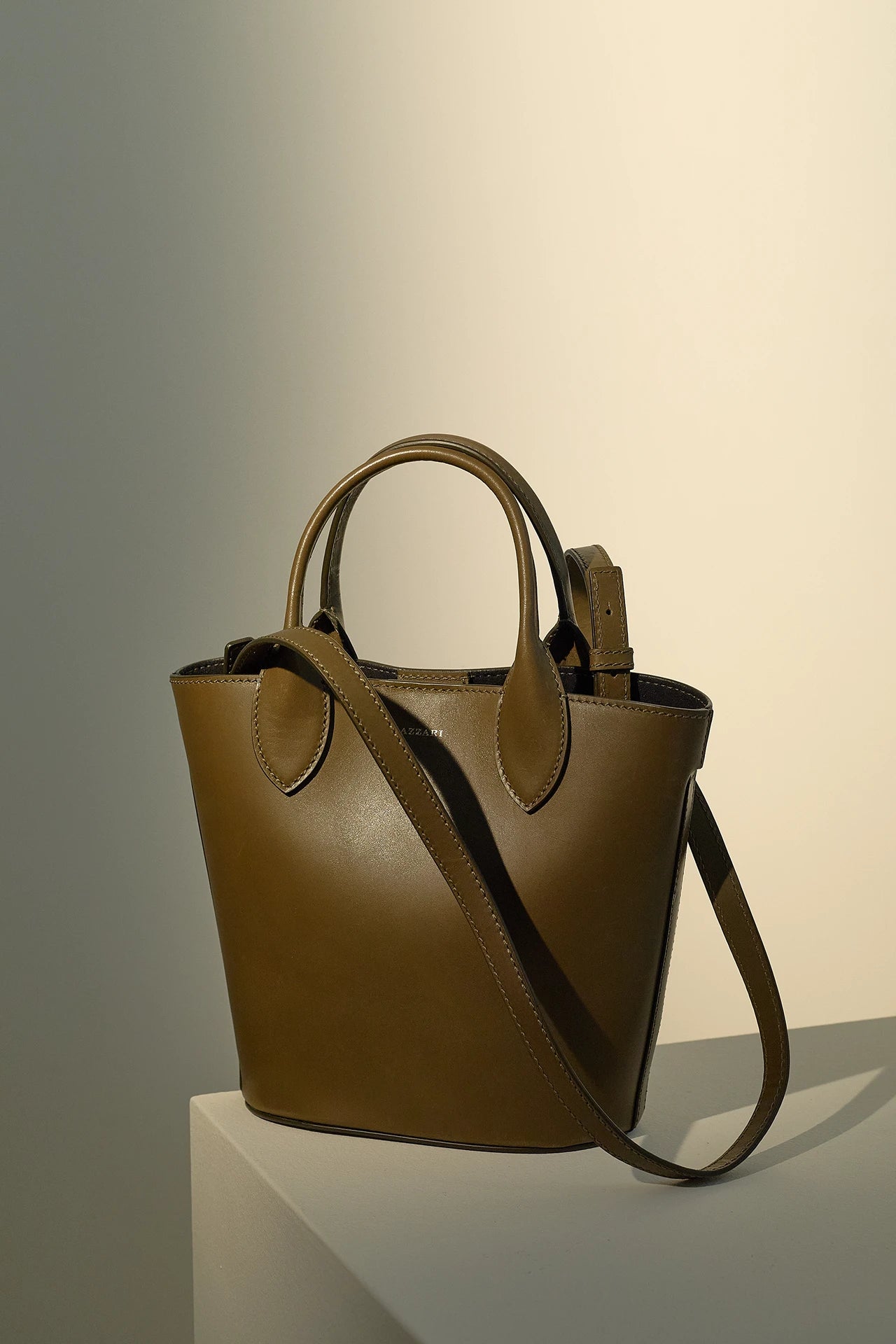 Borsa secchiello con tracolla removibile