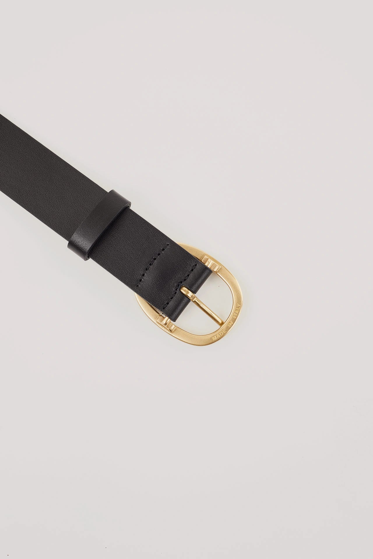 Cintura in pelle con fibbia ovale