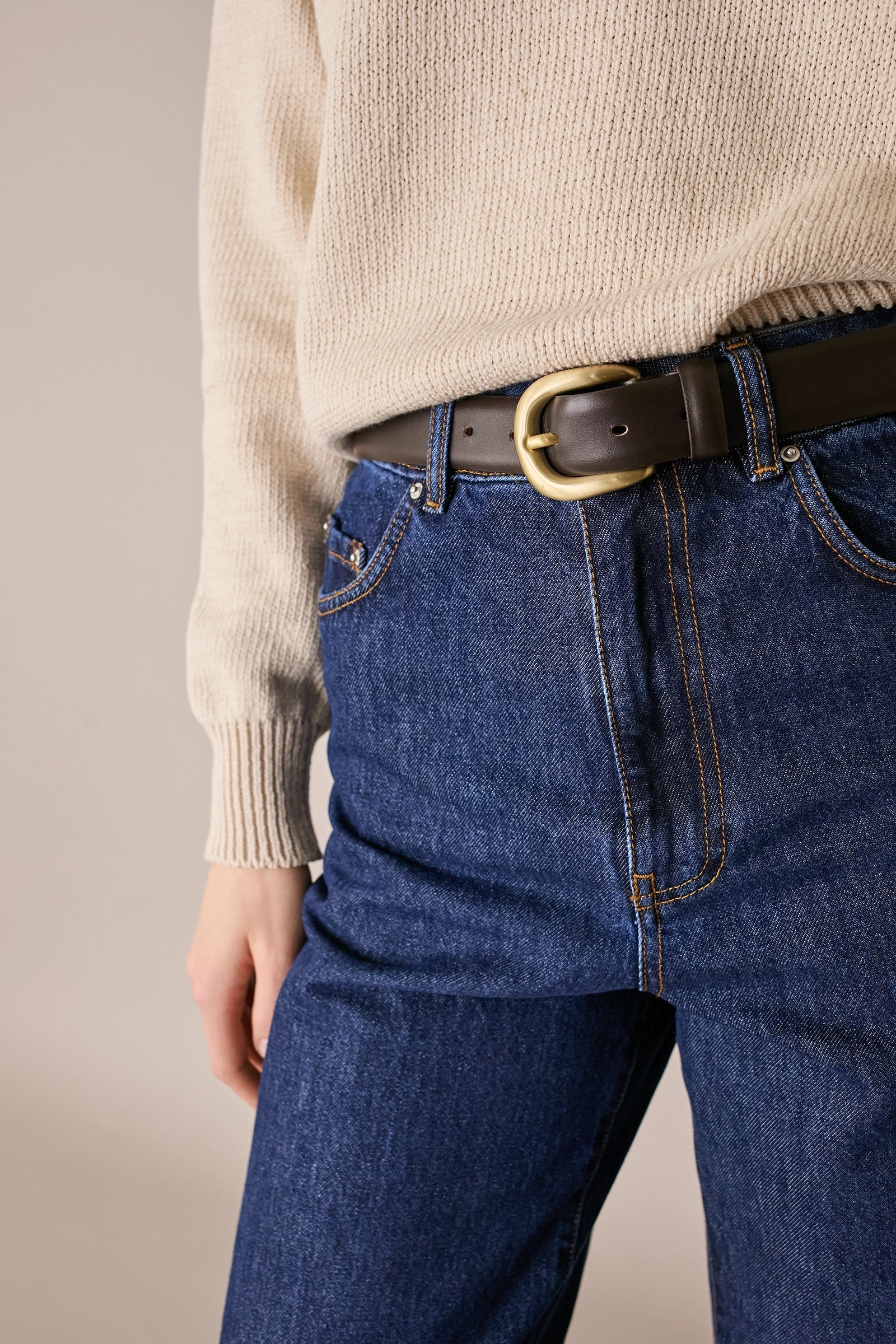 Cintura con fibbia a mezzaluna