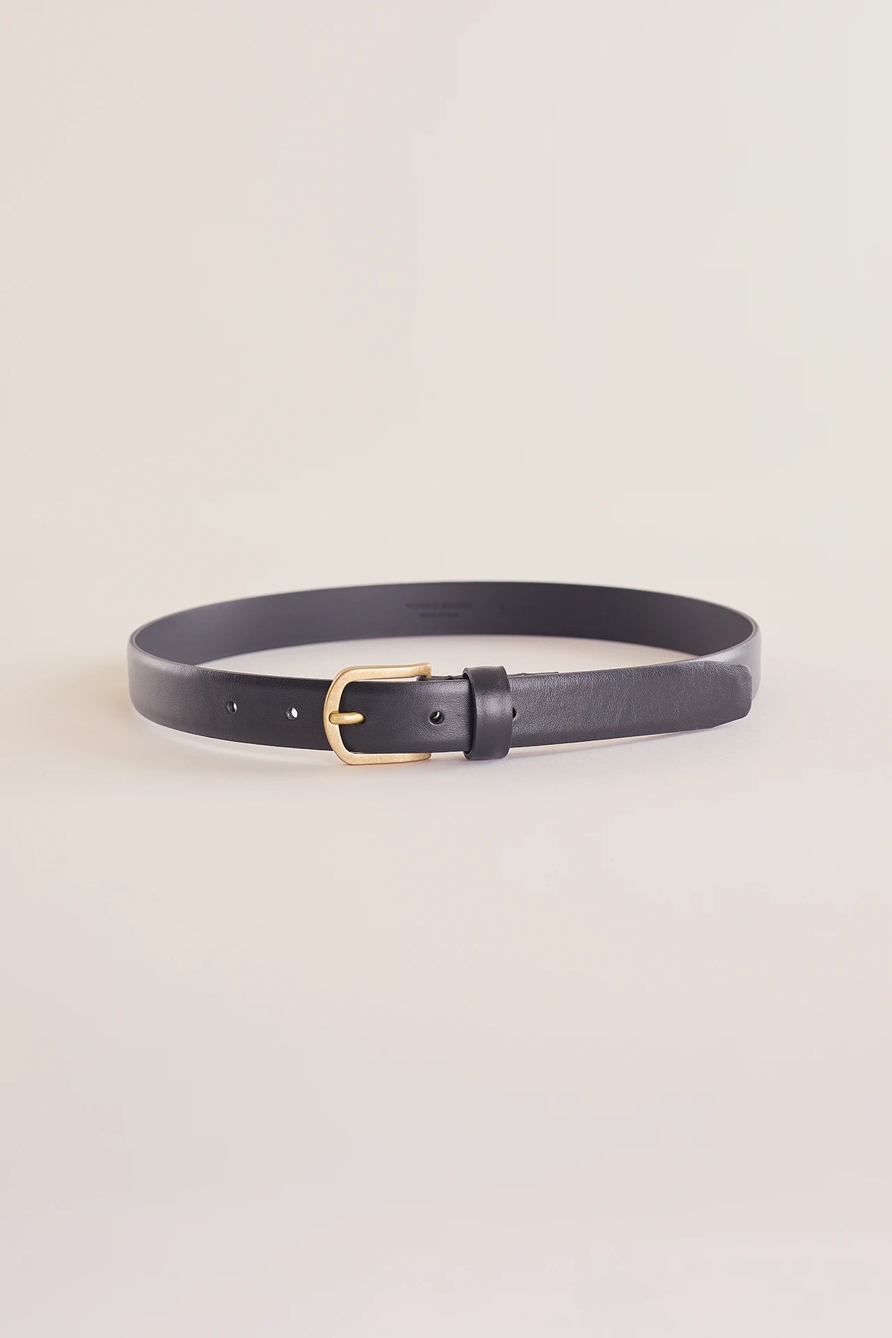 Thin rectangular buckle leather belt