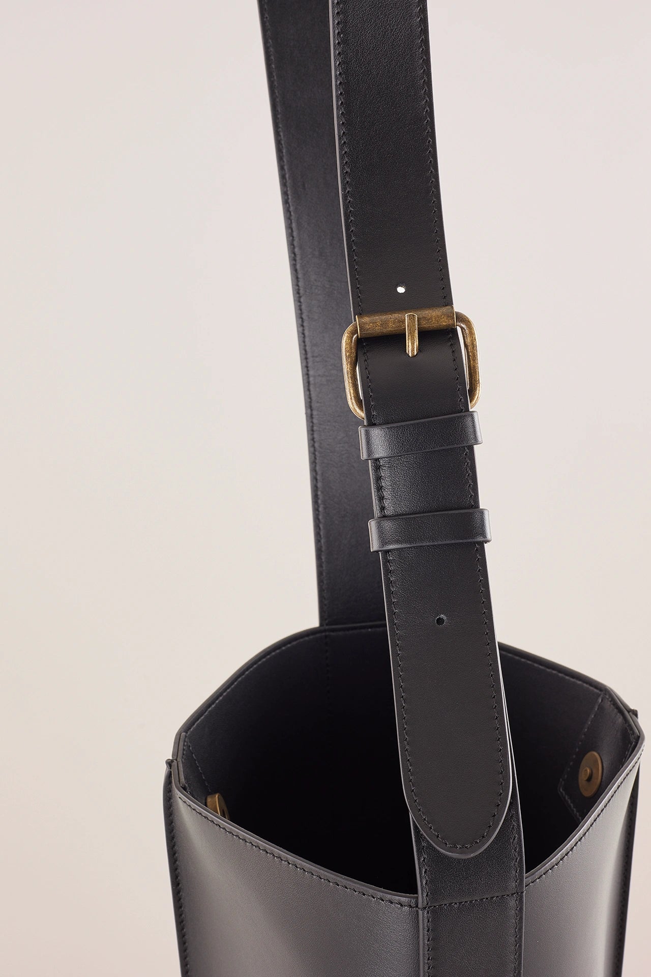 Borsa a secchiello in pelle