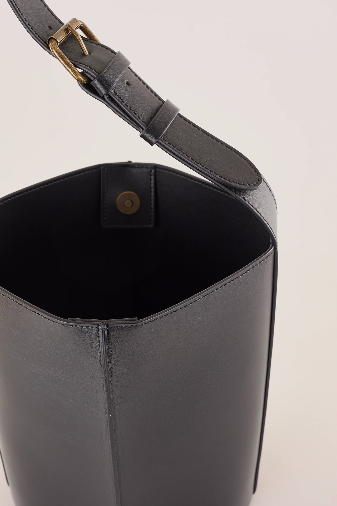 Borsa a secchiello in pelle