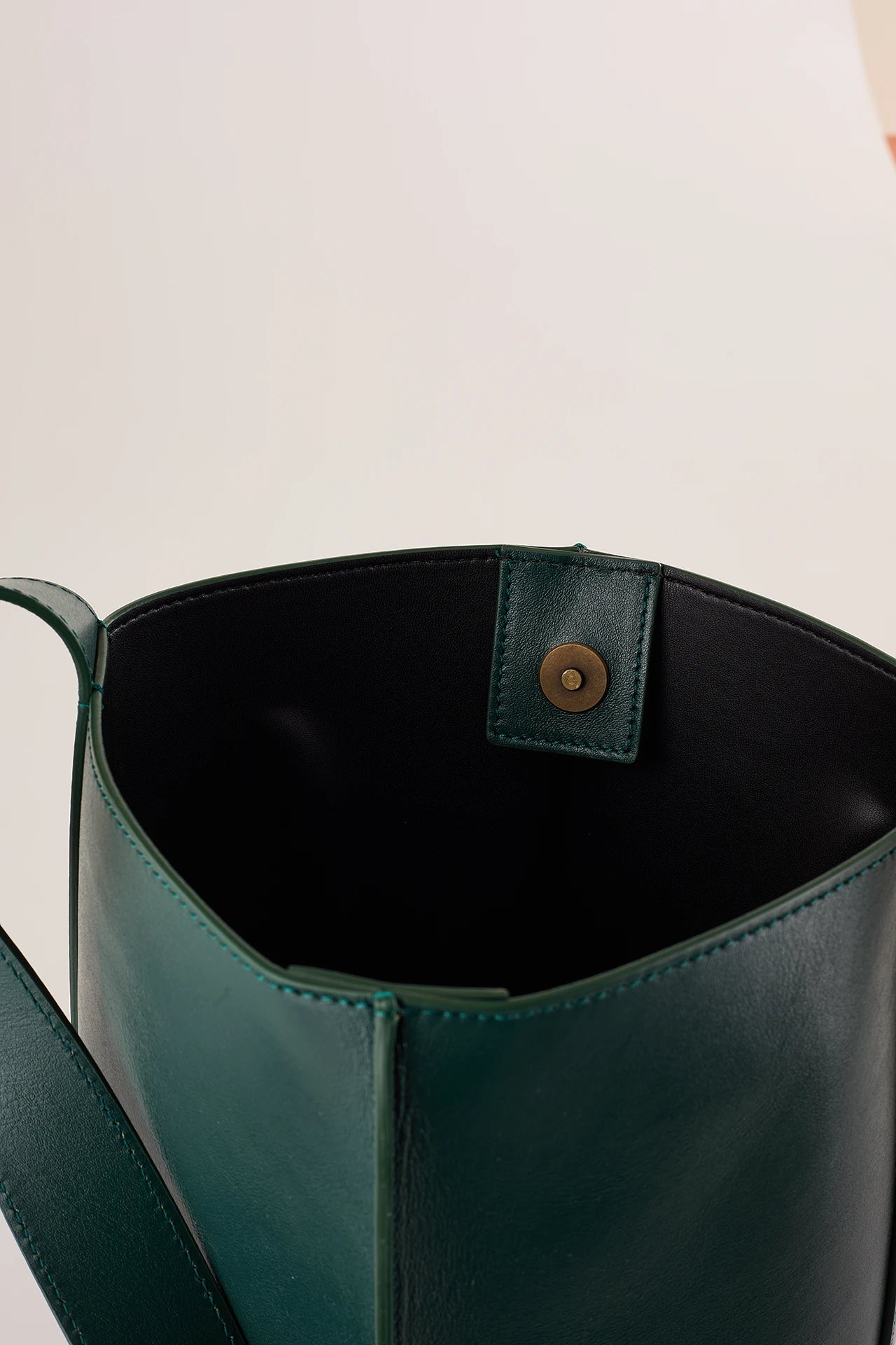 Borsa a secchiello in pelle