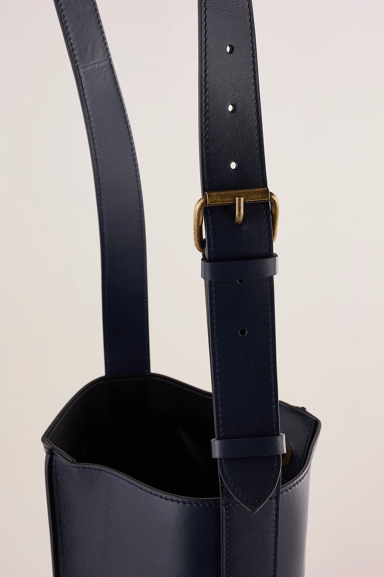 Borsa a secchiello in pelle