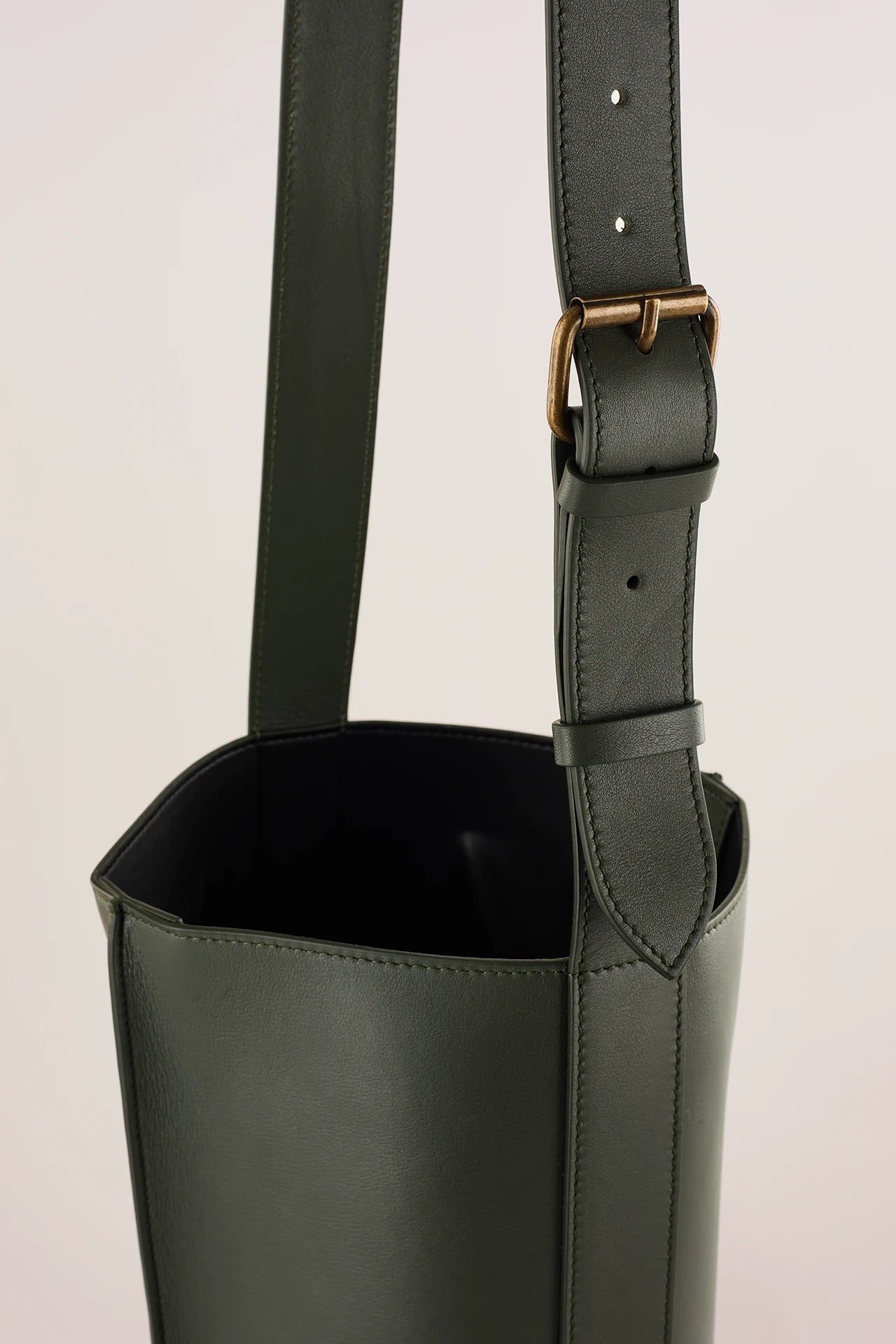 Borsa a secchiello in pelle