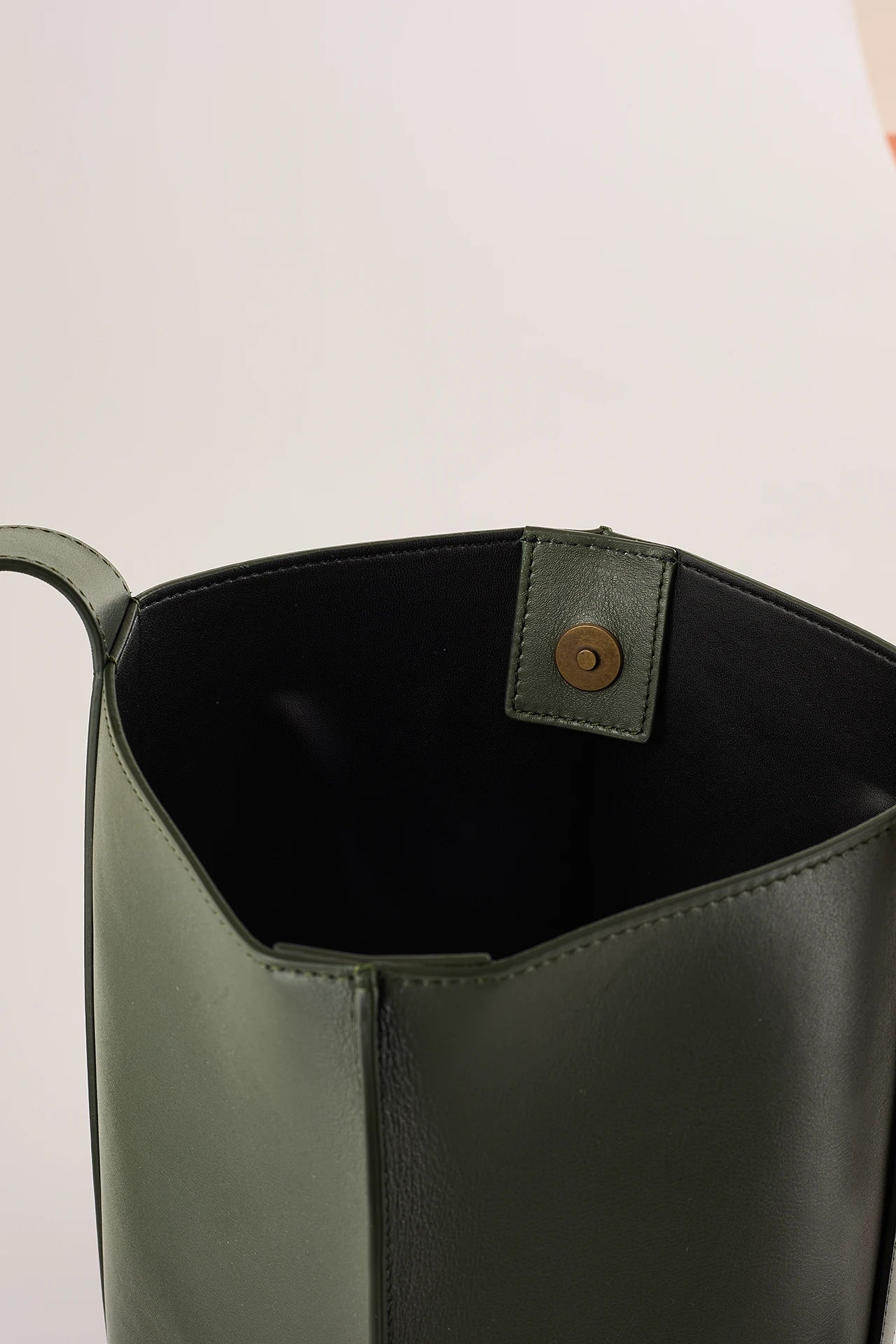 Borsa a secchiello in pelle