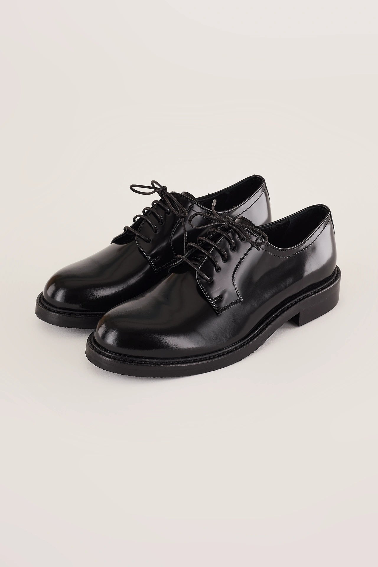 Stringate in pelle liscia