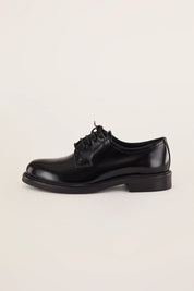 Stringate in pelle liscia