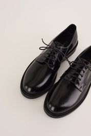 Stringate in pelle liscia