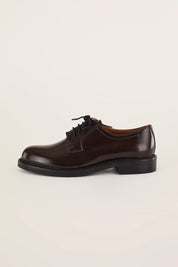 Stringate in pelle liscia