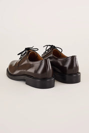 Stringate in pelle liscia