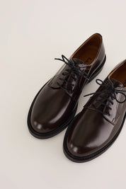 Stringate in pelle liscia