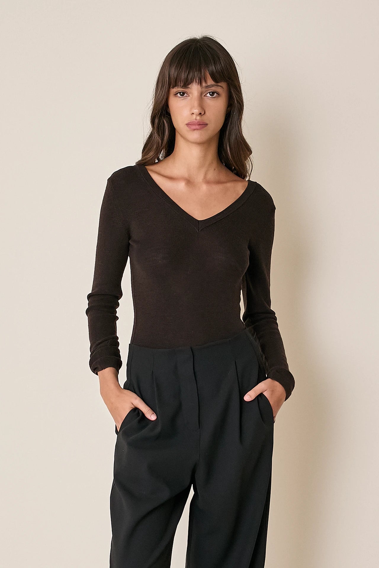 Pullover con scollo a V sulla schiena