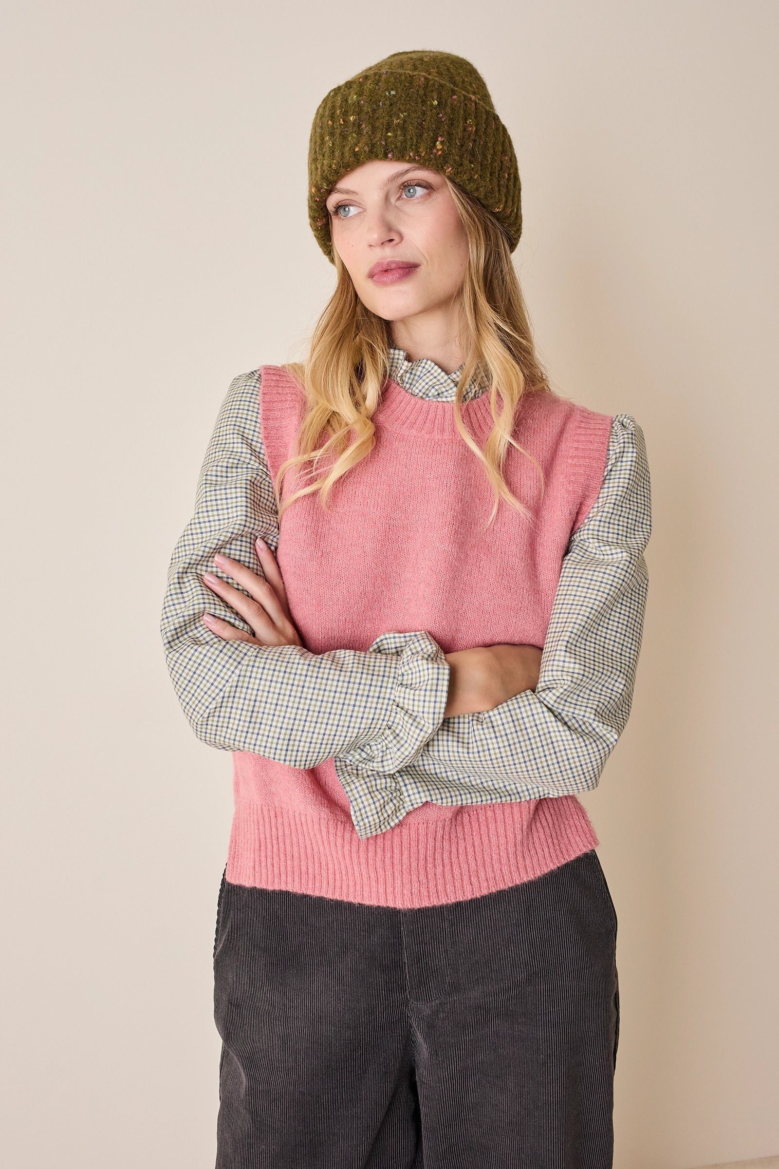 Buttoned mélange yarn beanie