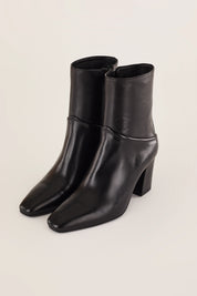 Leather ankle boots with 7 cm heel
