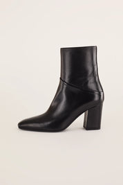 Leather ankle boots with 7 cm heel
