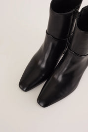 Leather ankle boots with 7 cm heel
