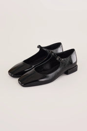 Ballerine in pelle lucida con cinturino