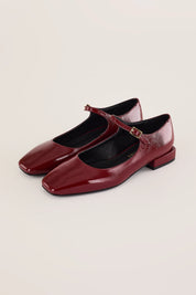 Ballerine in pelle lucida con cinturino