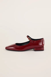 Ballerine in pelle lucida con cinturino
