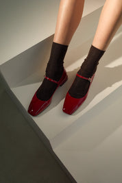 Ballerine in pelle lucida con cinturino