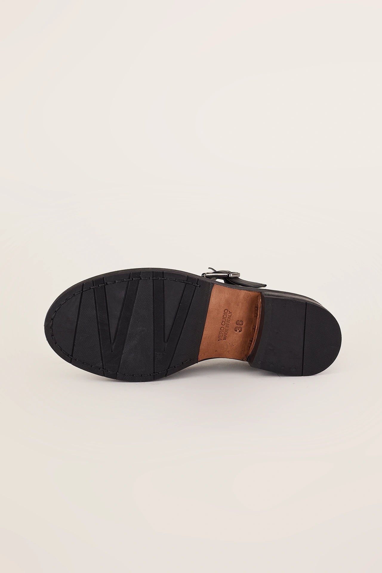 Scarpe t-bar con occhietti