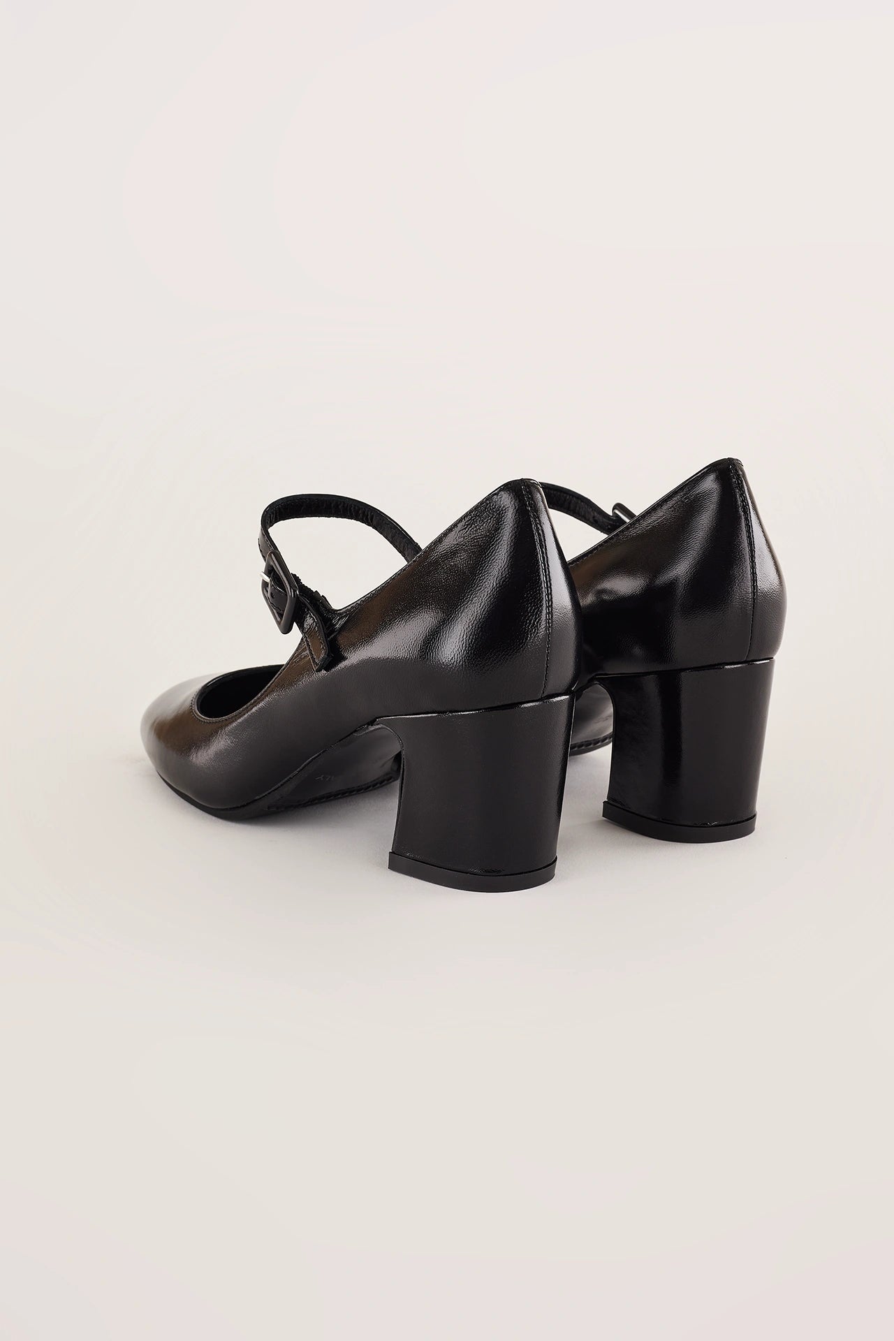 Mary Jane in vernice morbida con tacco 6 cm