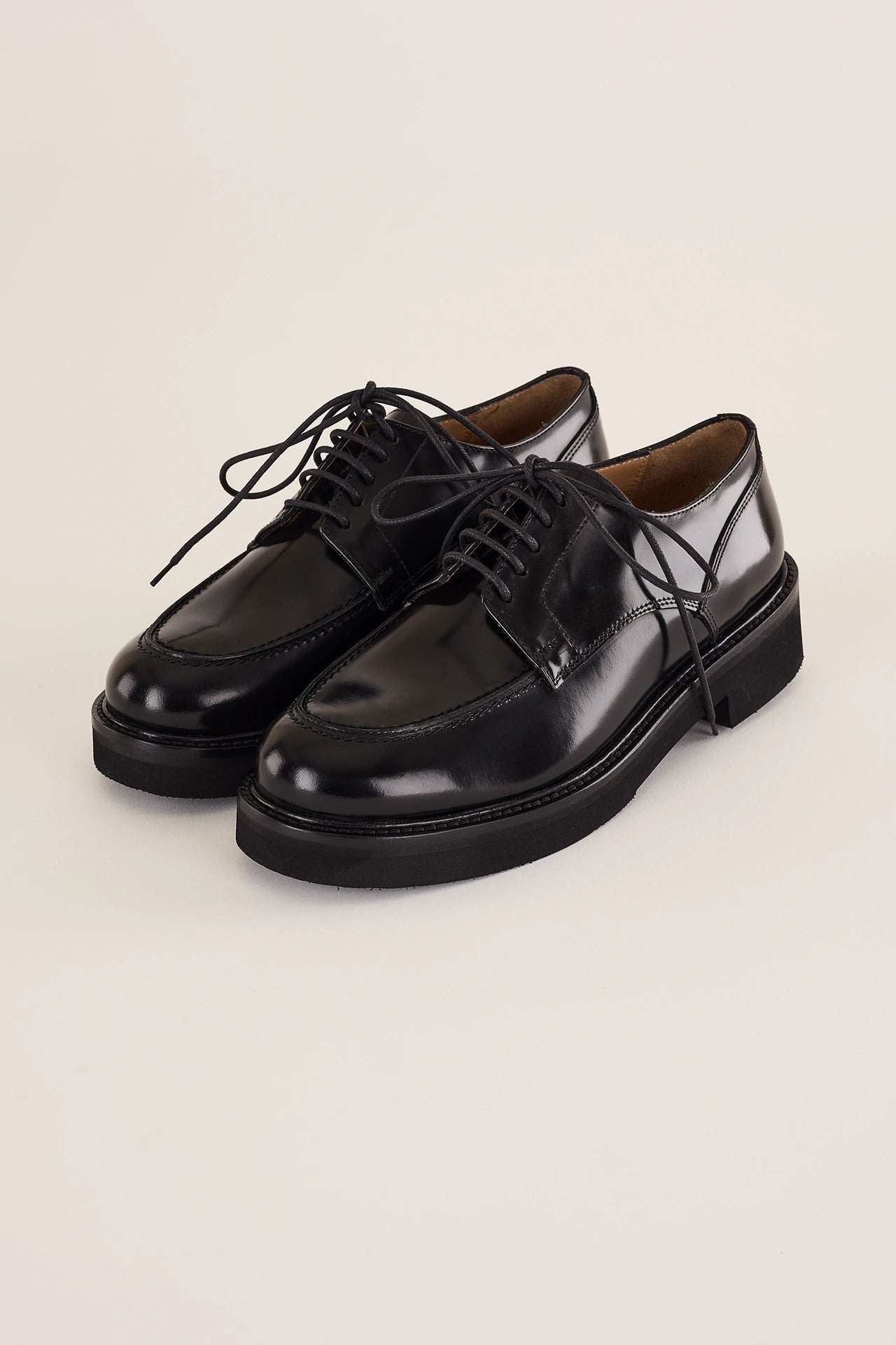 Scarpe stringate con suola alta in gomma