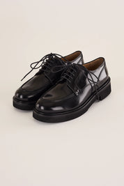 Scarpe stringate con suola alta in gomma